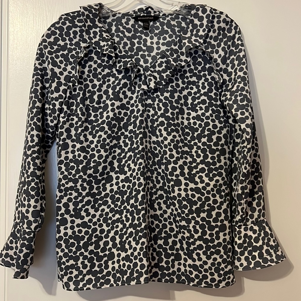 Banana Republic Petite Gray Polka Dot Blouse